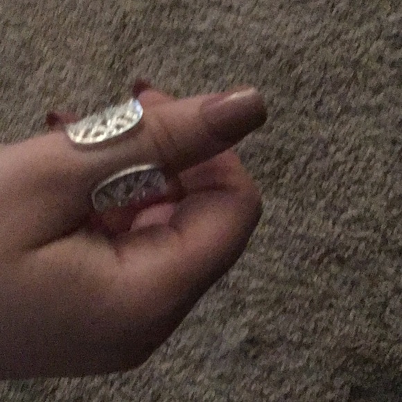 Silver ring - Picture 2 of 3